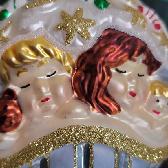 WATERFORD HOLIDAY HEIRLOOMS SNUG IN THEIR BEDS ORNAMENT - Picture 12 of 16